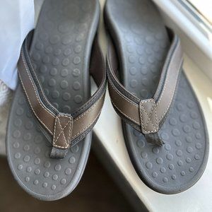 Mens Brown Vionic Tide Flip Flops - Size 10